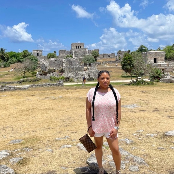 Lonnahoney 🫶 Like this post to be notified for a Posh show 🫶 - Picture 4 of 9